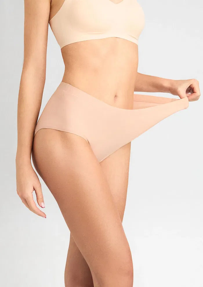 Seamless Briefs UK – One Size Ultra-Stretch – Invisible Comfort with Heat-Bonded Edges